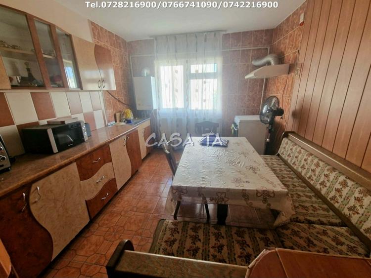 Apartament cu 3 camere decomandat, mobilat în Central