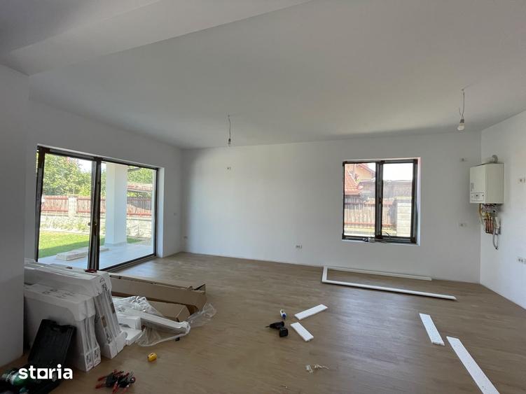 Casă cu 4 camere cu Teren 325 Mp în Moșnița Nouă
