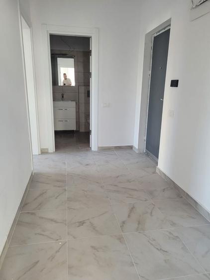 Apartament cu 5 camere semidecomandat în Theodor Pallady