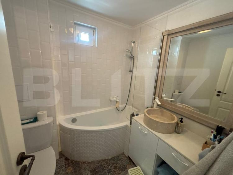 Apartament cu 3 camere decomandat, mobilat în Central
