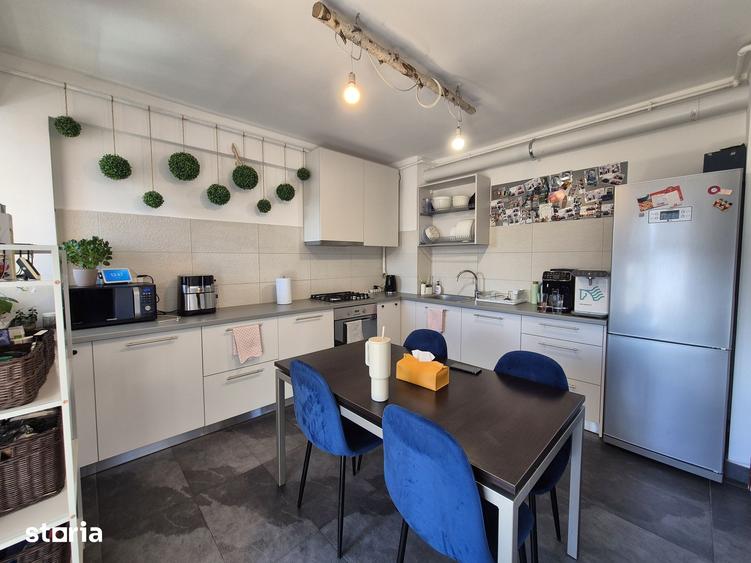 Apartament cu 3 camere în Zorilor