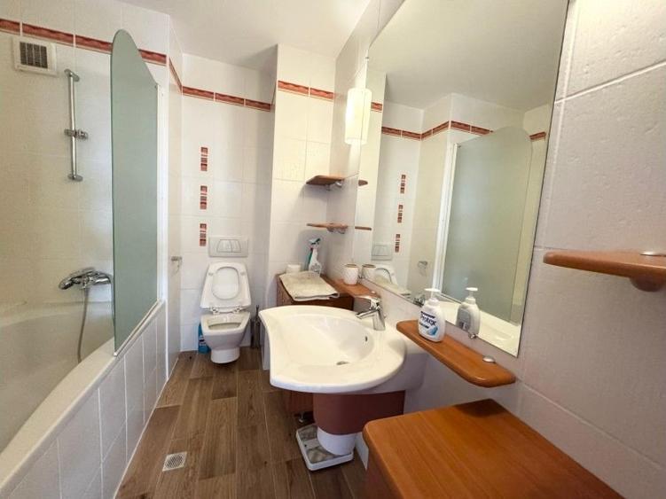 Apartament cu 3 camere în Primăverii