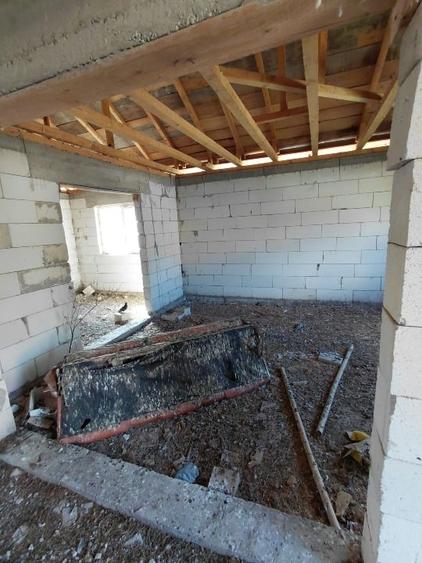 Casă individuală cu 5 camere cu Teren 680 Mp în Cobadin