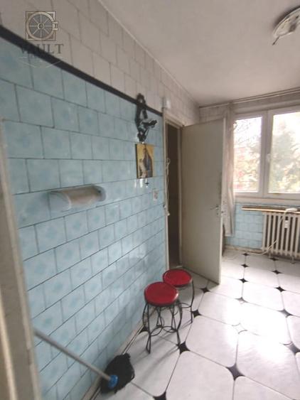 Apartament cu 3 camere semidecomandat în 1 Decembrie 1918