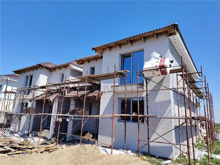 Duplex cu 4 camere cu Canalizare în Moșnița Veche