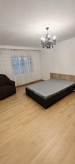 Apartament cu 3 camere decomandat în Canta