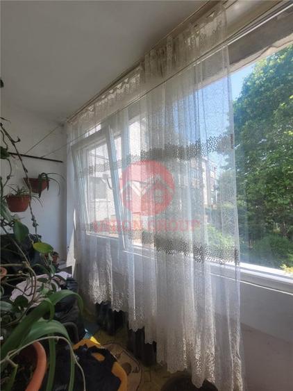 Apartament cu 3 camere decomandat în Sud