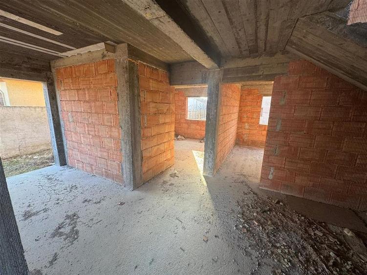 Casă individuală cu 5 camere cu Teren 377 Mp în Câmpineanca