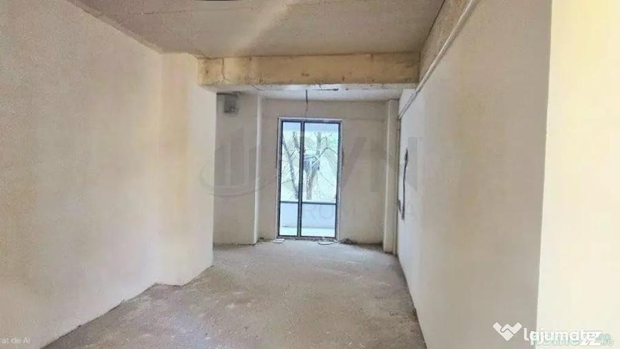 Apartament cu 4 camere semidecomandat în Central