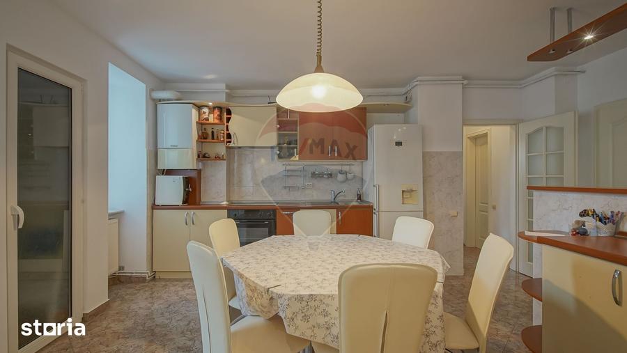 Apartament cu 3 camere decomandat în Bartolomeu