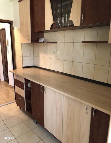 Apartament cu 3 camere decomandat în Baba-Dochia