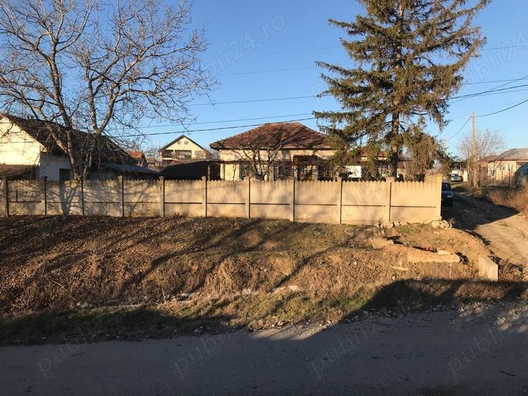 Casă cu 5 camere cu Teren 1317 Mp în Șimnicu de Sus