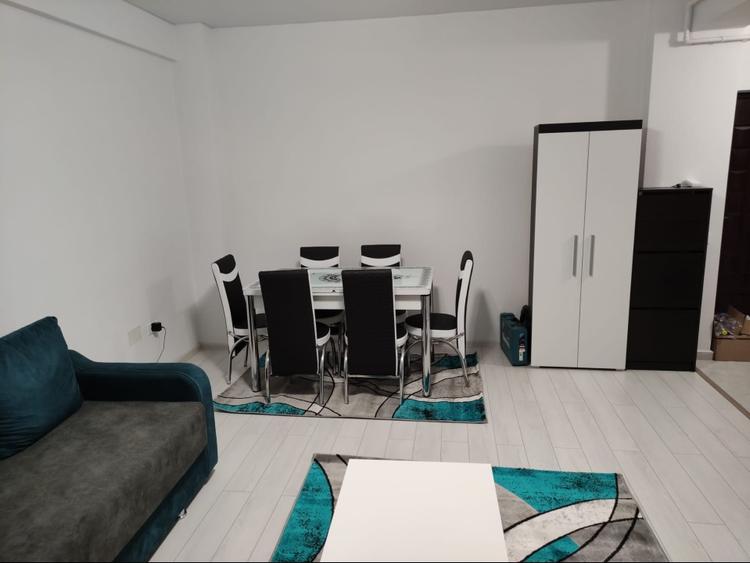 Apartament cu 2 camere decomandat în Roșu