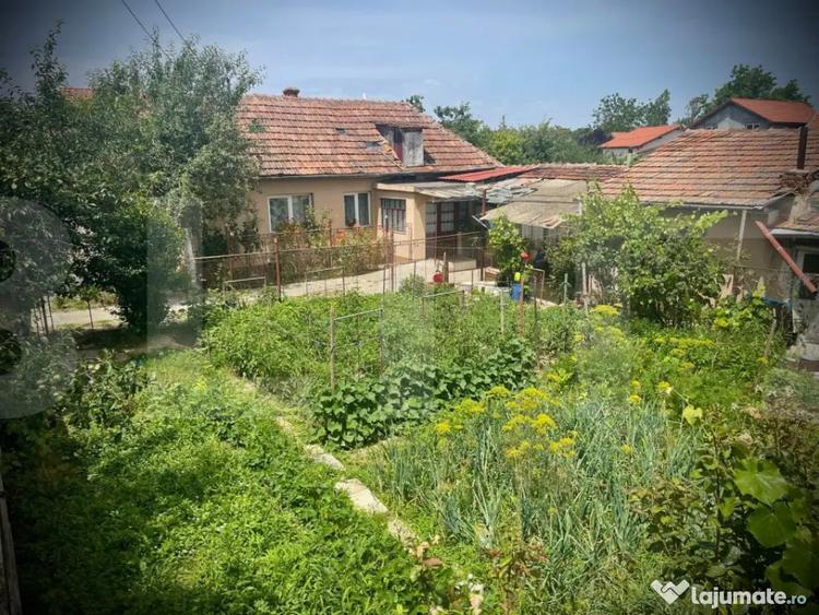 Casă cu 7 camere cu Teren 457 Mp în Subcetate