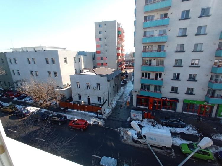 Garsonieră decomandată în Central