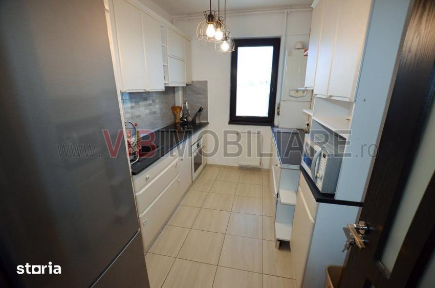 Apartament cu 3 camere decomandat, mobilat în Titan
