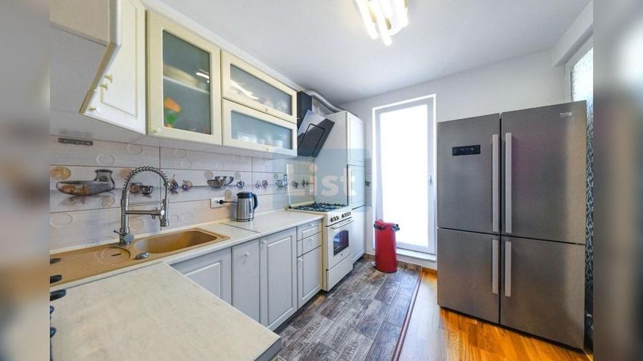 Apartament cu 3 camere semidecomandat în Andrei Mureșanu