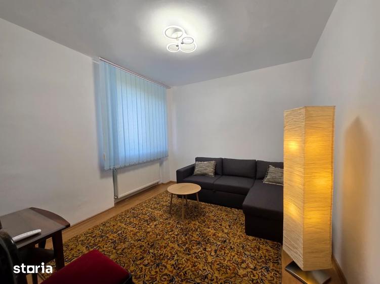 Apartament cu 3 camere semidecomandat, mobilat în Titan