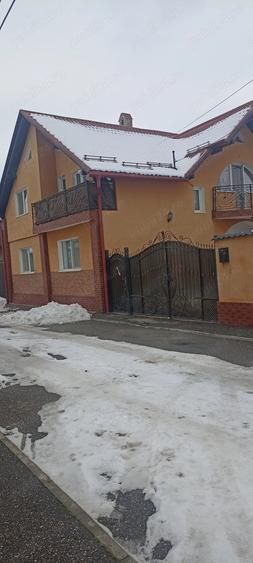Casă cu Teren 300 Mp în Central