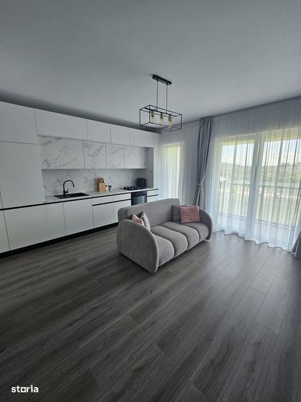 Apartament cu 2 camere semidecomandat în Florești