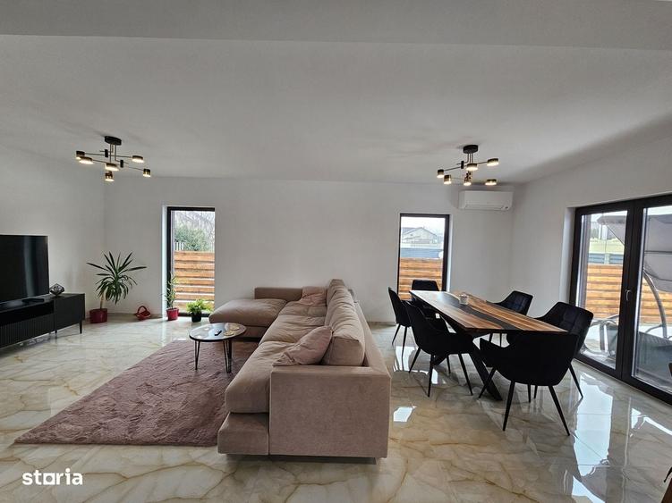 Casă cu 4 camere în Central