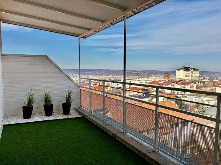 Apartament cu 5 camere semidecomandat, mobilat în Bună Ziua