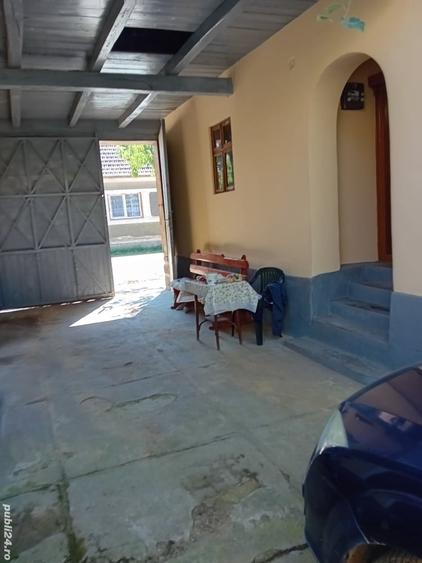 Casă cu 5 camere cu Teren 5000 Mp în Cărăsău
