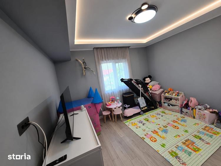 Casă cu 4 camere cu Teren 405 Mp în Roșu