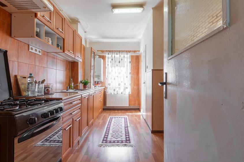 Apartament cu 4 camere decomandat în Vitrometan