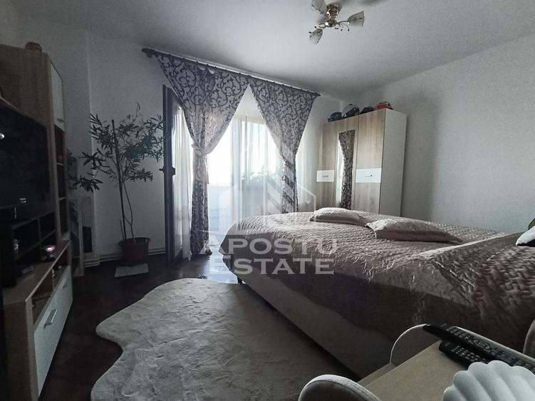 Apartament cu 4 camere decomandat, mobilat în Fratelia