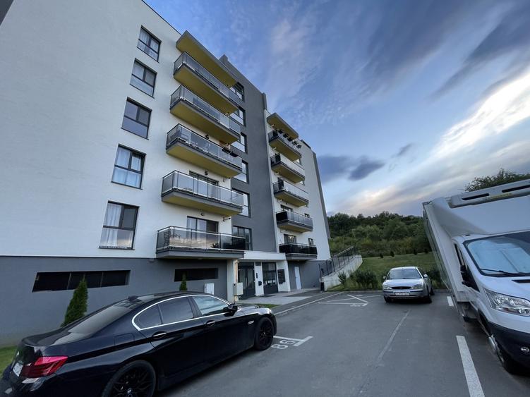 Apartament cu 2 camere semidecomandat, mobilat în Florești
