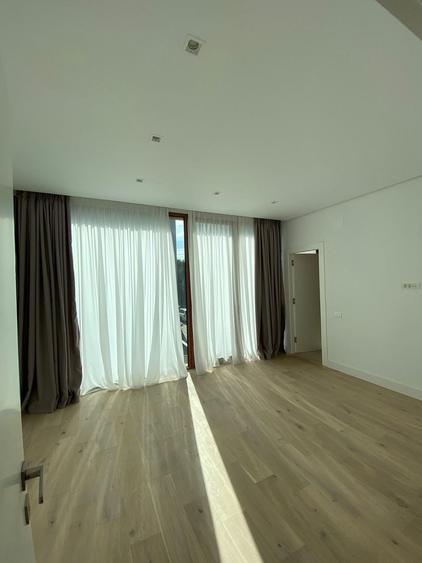 Casă individuală cu 6 camere cu Canalizare în Pipera