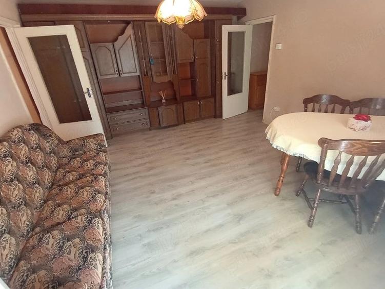 Apartament cu 2 camere semidecomandat în Girocului