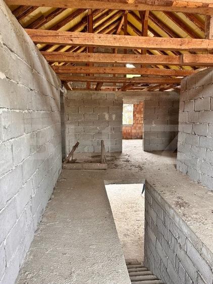 Casă individuală cu 10 camere cu Teren 1106 Mp în Nord-Est