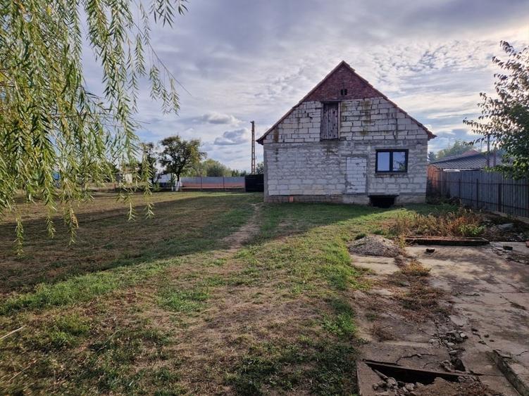 Casă individuală cu 2 camere cu Canalizare în Exterior Vest