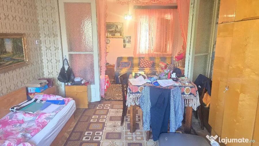Apartament cu 3 camere decomandat în Piața Centrală