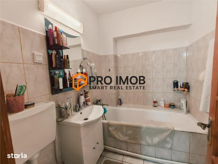 Apartament cu 3 camere decomandat în Lacu