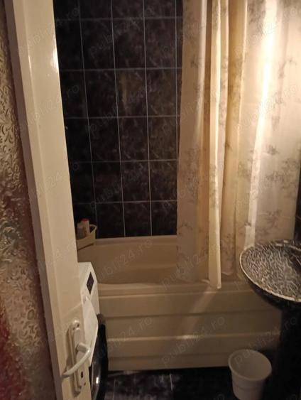 Apartament cu 4 camere semidecomandat în Dacia