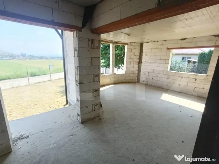 Casa la ro?u 182 mp utili 4 dormitoare + teren 438 mp, - 9
