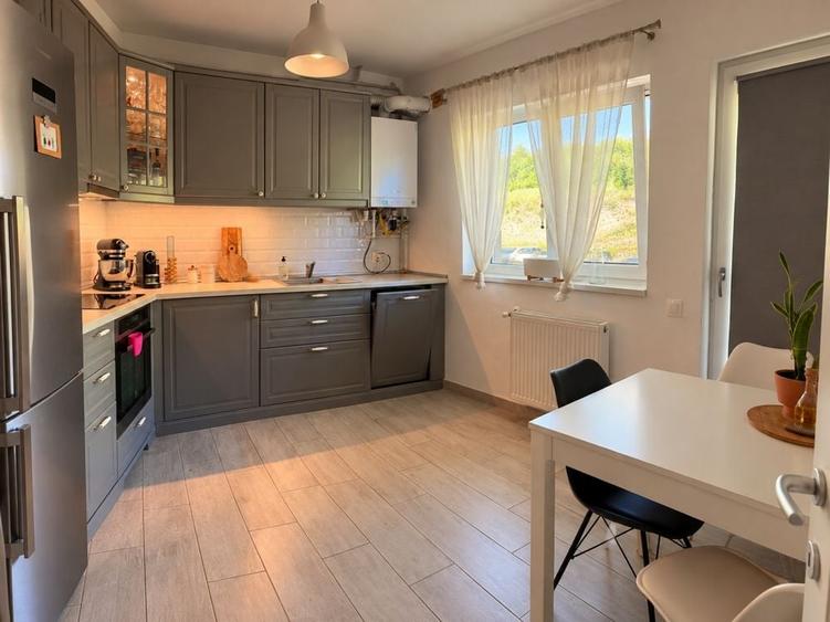 Apartament cu 3 camere semidecomandat în Copou