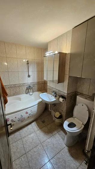 Apartament cu 3 camere decomandat în Soarelui