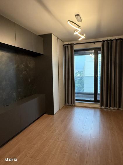 Apartament cu 3 camere semidecomandat în Rahova