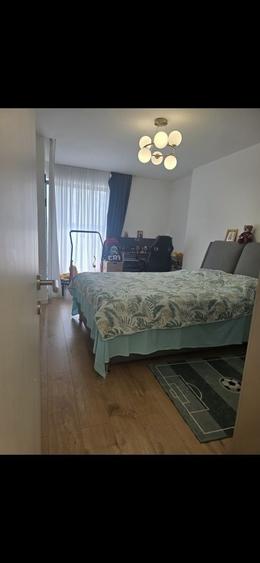 Apartament cu 3 camere decomandat în Străulești