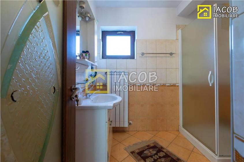 Casă individuală cu 5 camere cu Teren 1662 Mp în Sud