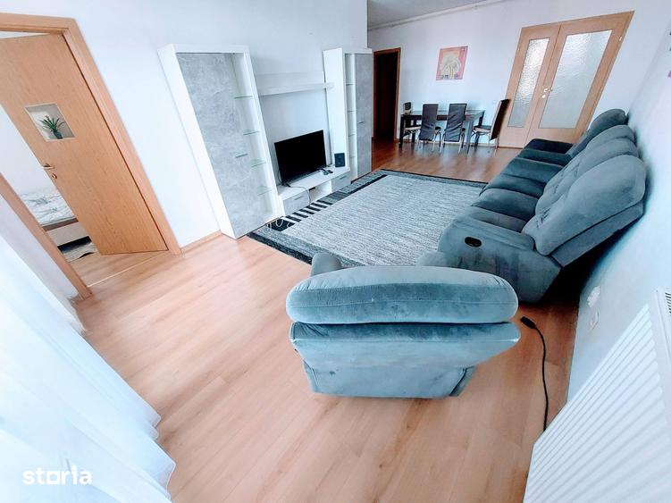 Apartament cu 4 camere semidecomandat în Central