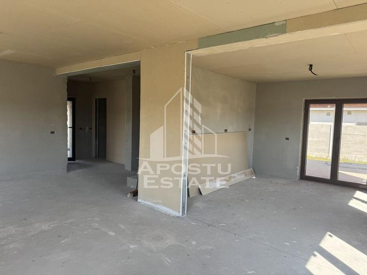 Casă cu 5 camere cu Teren 602 Mp în Ghiroda