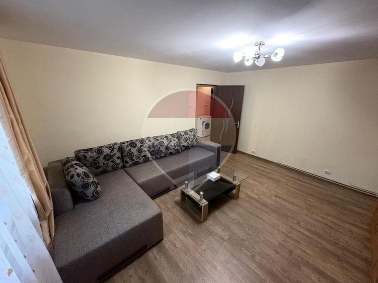 Apartament cu 3 camere decomandat, mobilat în Republicii