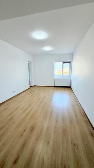 Apartament cu 4 camere semidecomandat în 13 Septembrie
