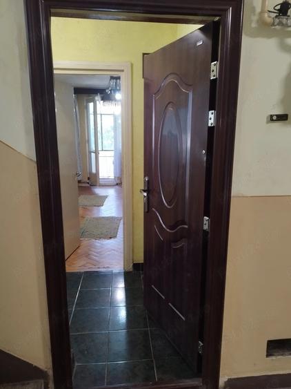 Apartament cu 2 camere decomandat în Aleea Carpați
