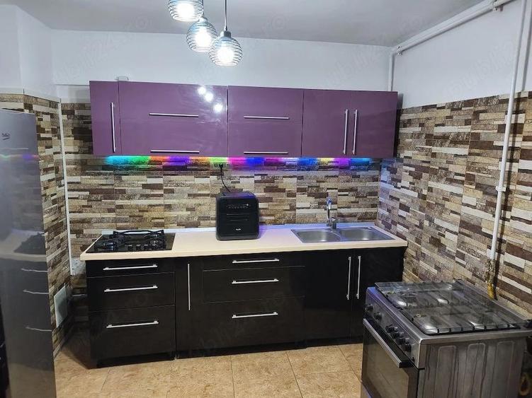 Apartament cu 3 camere decomandat în Trocadero